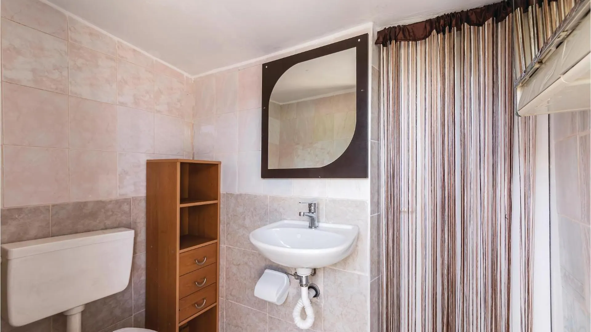 Stunning Home In Valtura With Kitchen 0*,